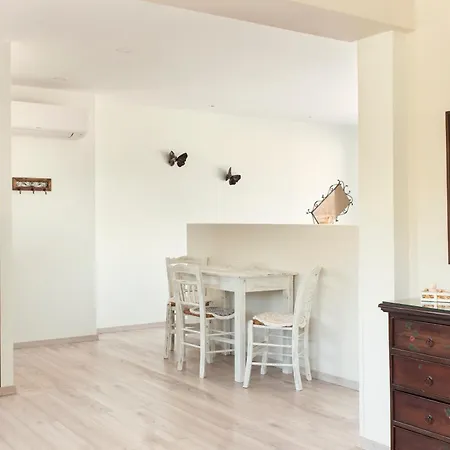 Living Stone - Beryl Apartment